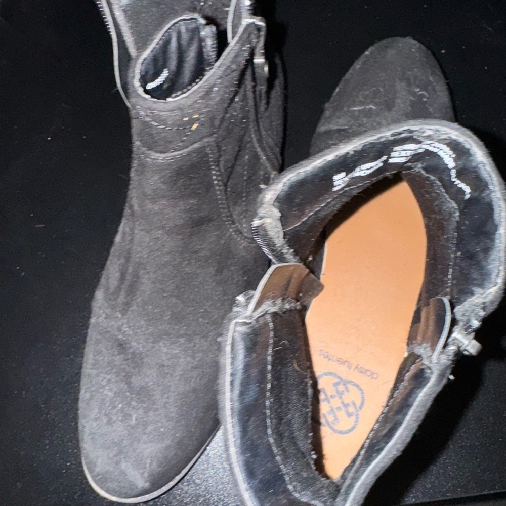 Daisy Fuentes Black Ankle Booties